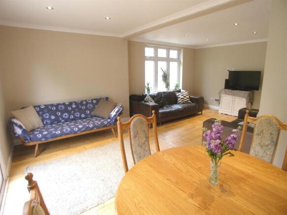 Lounge/Dining Room