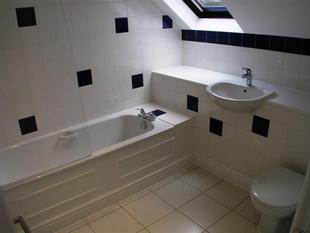 EN-SUITE BATHROOM