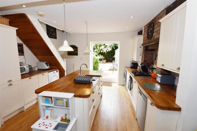 Kitchen (1).jpg