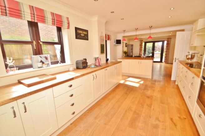 Kitchen / Breakfast 