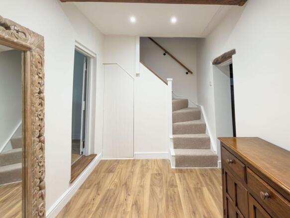 2 bed Semi-Detached to rent Image 9