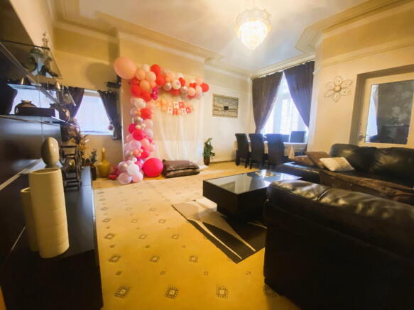 5 bed Semi-Detached for sale Image 4