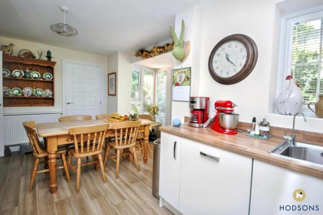 4 bed Detached for sale Image 9
