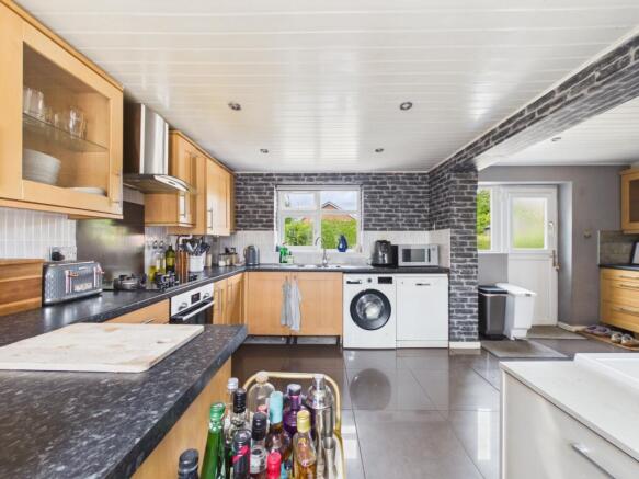 3 bed Semi-Detached for sale Image 9