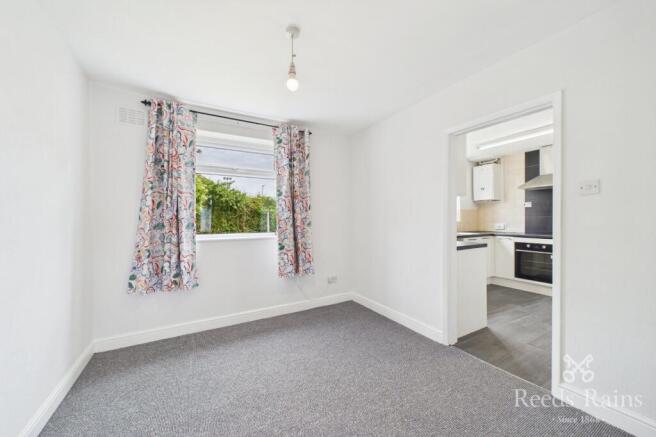 3 bed Semi-Detached to rent Image 8