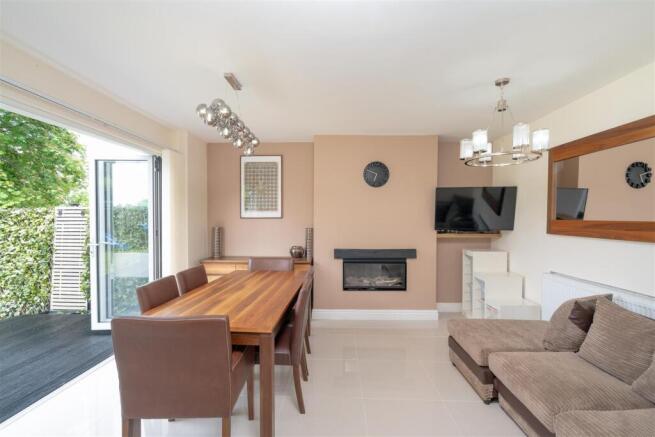 6 bed Semi-Detached for sale Image 4