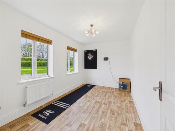 5 bed Detached for sale Image 6