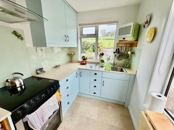 4 bed Detached for sale Image 6