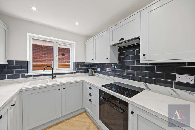 Lambourne Grove, Milnrow, OL16 4YA  photo 4