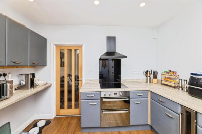3 bed Terraced for sale Image 5