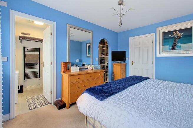 4 bed Town House for sale Image 11