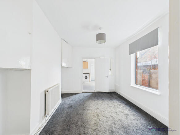 2 bed Apartment to rent Image 4