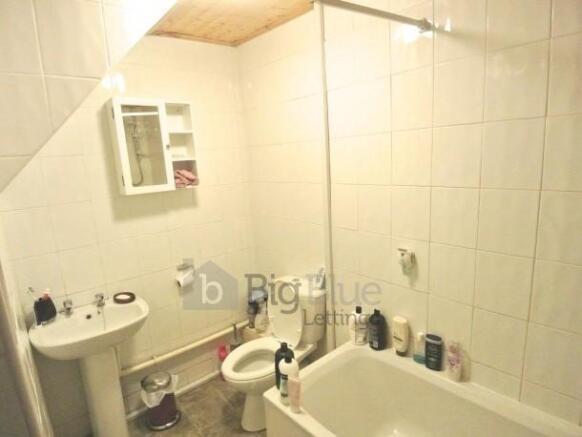 4 bed Terraced to rent Image 7