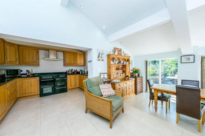 3 bed Semi-Detached for sale Image 8