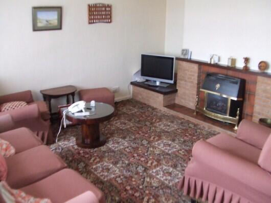 lounge/dining room
