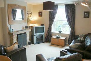 SITTING/DINING ROOM