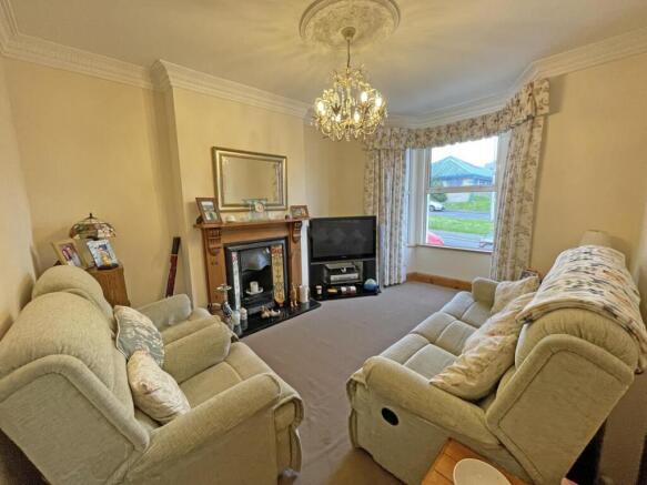Meavy Avenue 29 - Lounge Front.jpg