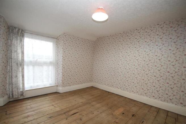 bedroom 4.JPG