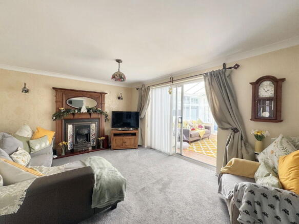 4 bed Detached for sale Image 6