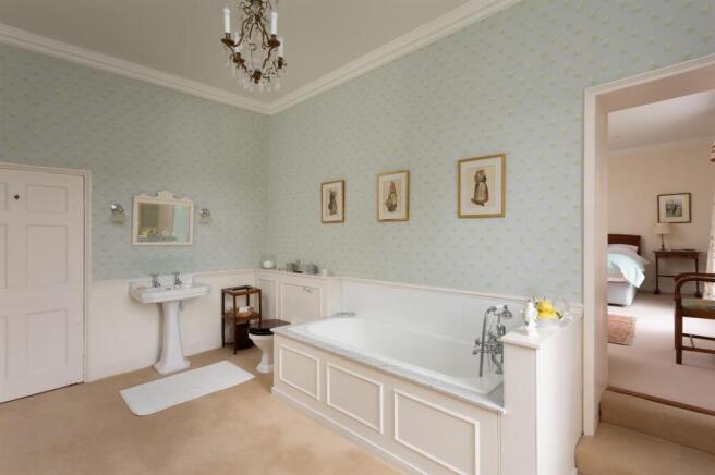 6 bed House for sale Image 12