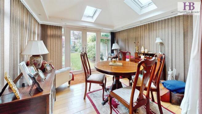 3 bed Town House for sale Image 7
