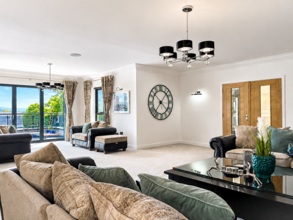5 bed Detached for sale Image 11