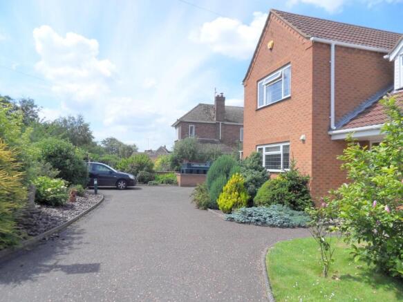 FRONT/DRIVEWAY