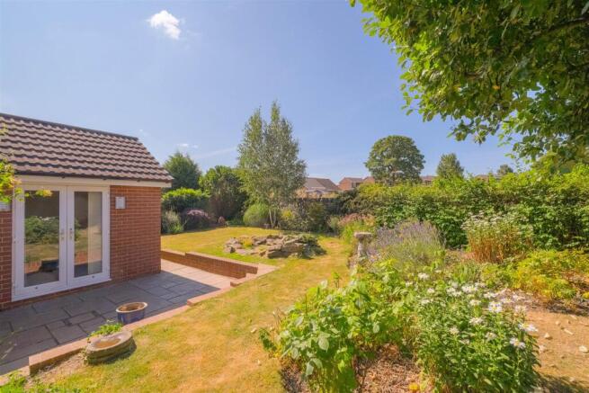 2 bed Semi-Detached Bungalow for sale Image 5