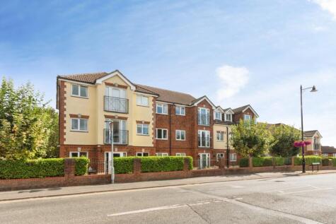 Broadway Road, Lightwater, Surrey, GU18