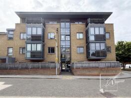 46, Clarence Row, Gravesend DA12 1HJ