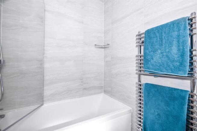 Malvern Way - Bathroom.jpg
