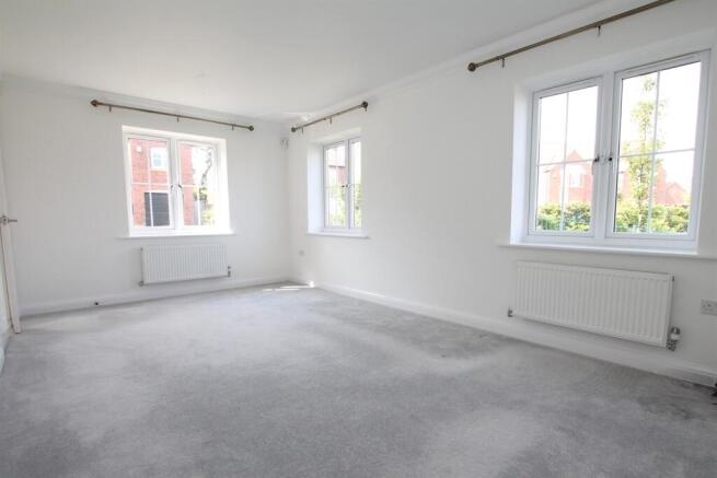 3 bed Detached to rent Image 6