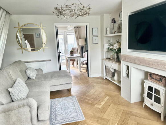 4 bed Detached for sale Image 3