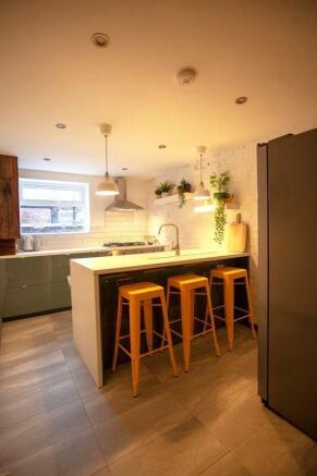 Modern kitchen with island and stylish breakfas...