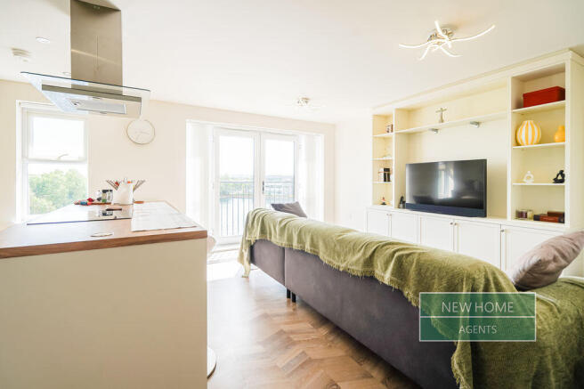 2 bed Flat for sale Image 7