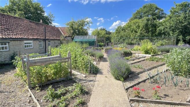 4 bed Detached for sale Image 12