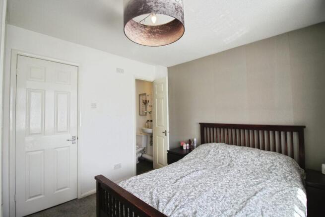 4 bed Semi-Detached for sale Image 12