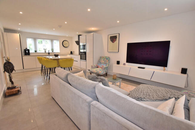 4 bed Detached for sale Image 5