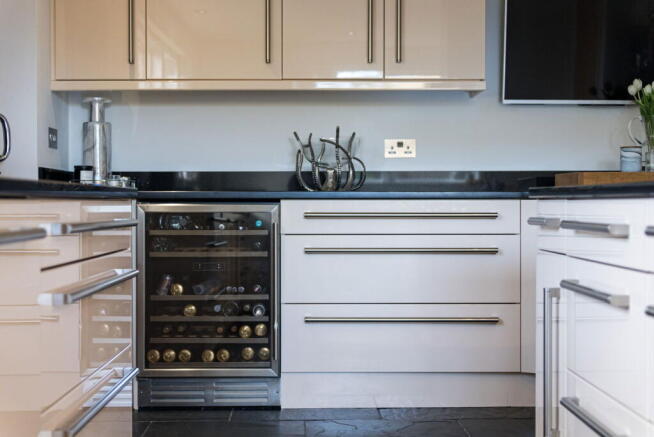 4 bed Detached for sale Image 6