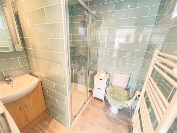 ENSUITE SHOWER ROOM