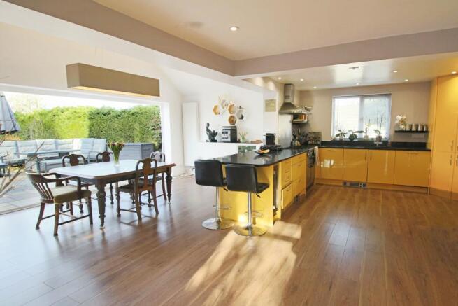 Kitchen Dining Area