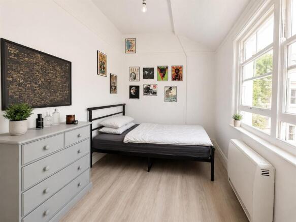 Bed 1 OLD - F2 7a Duke Street - Aug 26.jpg