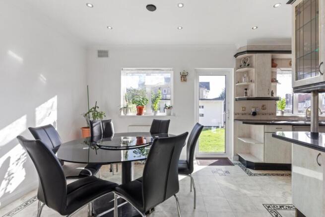 Wakemans Hill Avenue, London, NW9 photo 4