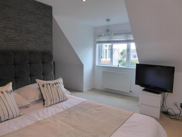 BEDROOM 2