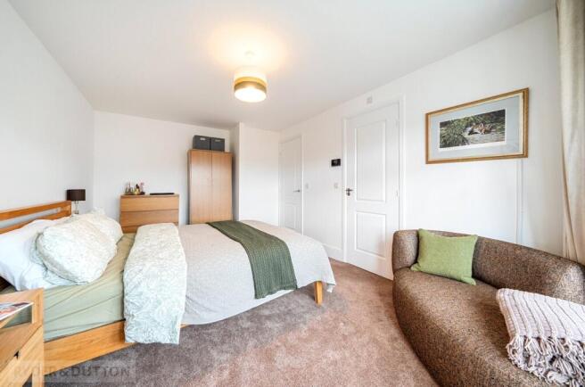 4 bed Detached for sale Image 11