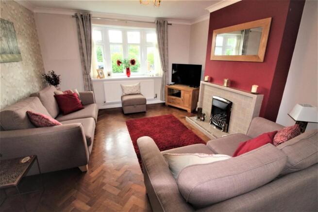 LOUNGE/ DINING ROOM