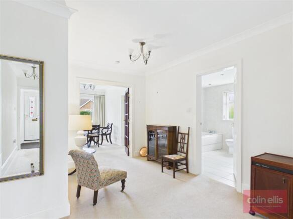 2 bed Ground Flat for sale Image 10