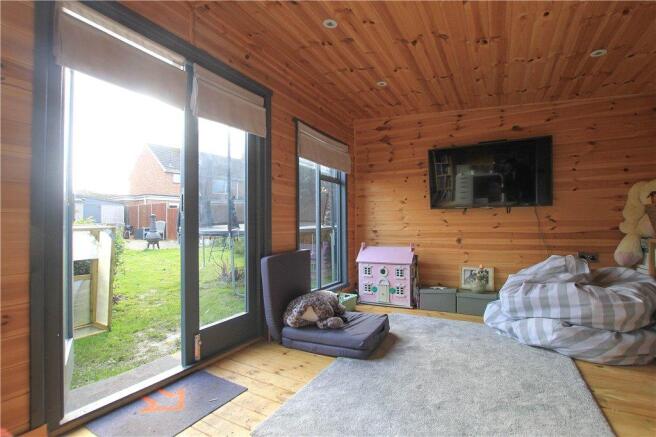 Sunner Cabin/Office