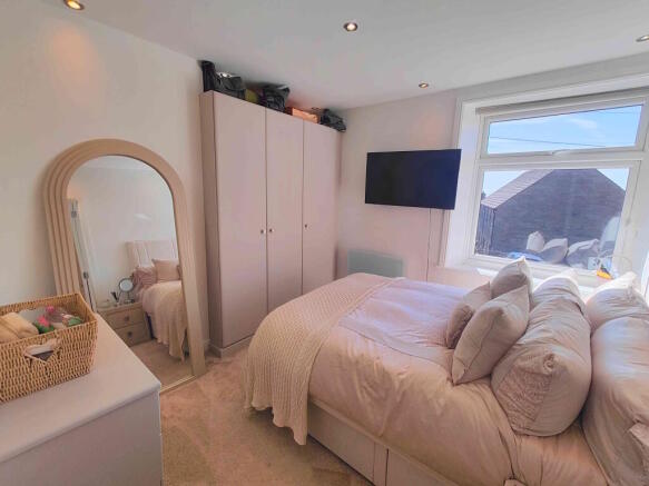 2 bed Terraced for sale Image 2