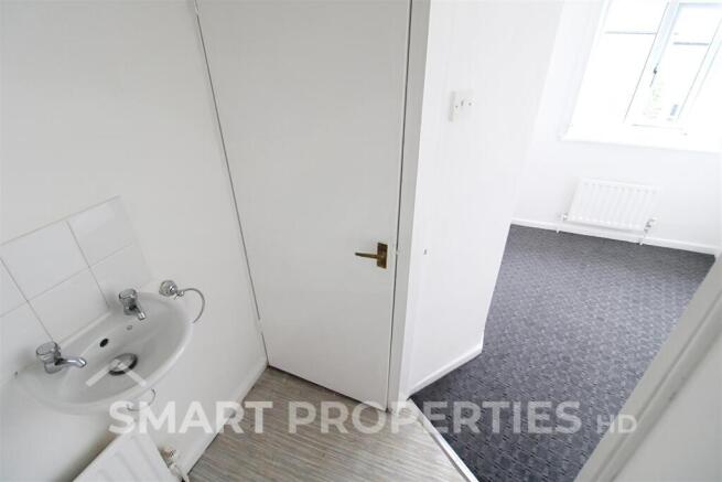2 bed Terraced to rent Image 7